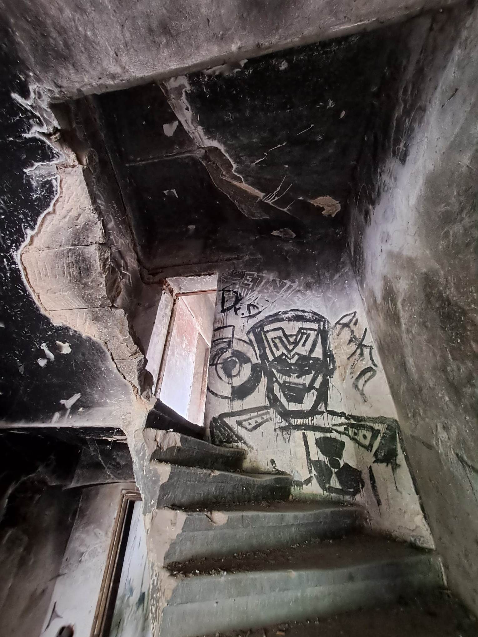 Bourání zástavby na Papíráku, dům s Večerníčkem