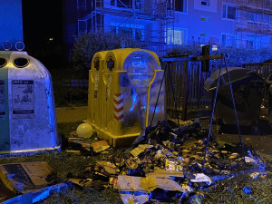 Požár kontejnerů na Špičáku