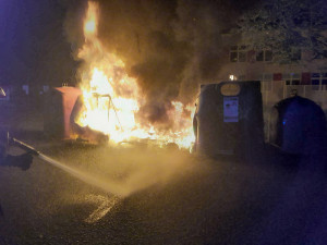 Požár kontejnerů na Špičáku