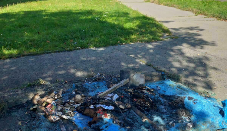 Požár kontejnerů na Špičáku