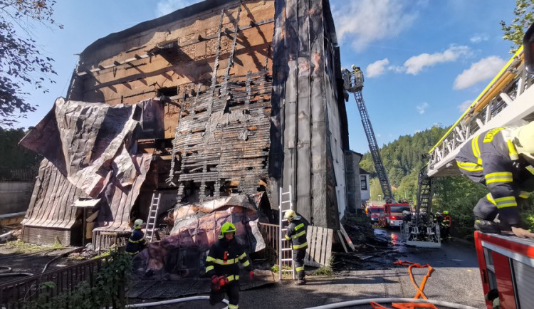 Požár rekonstruovaného penzionu v Tanvaldě