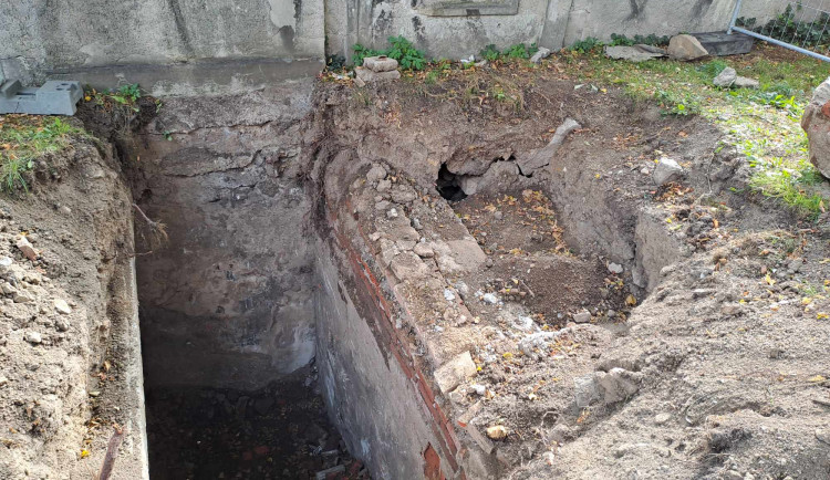 Odhalené hroby a kostry v parku Budyšínská