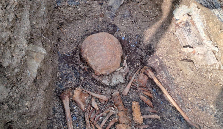 Odhalené hroby a kostry v parku Budyšínská