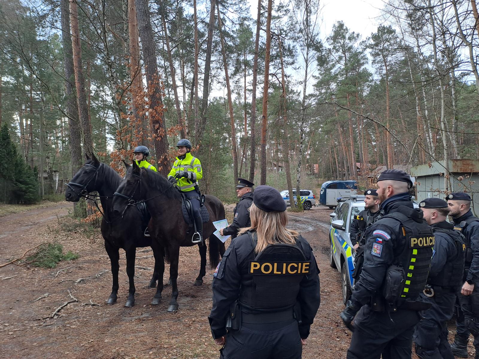 Kontrola rekreačních chatových oblastí policisty