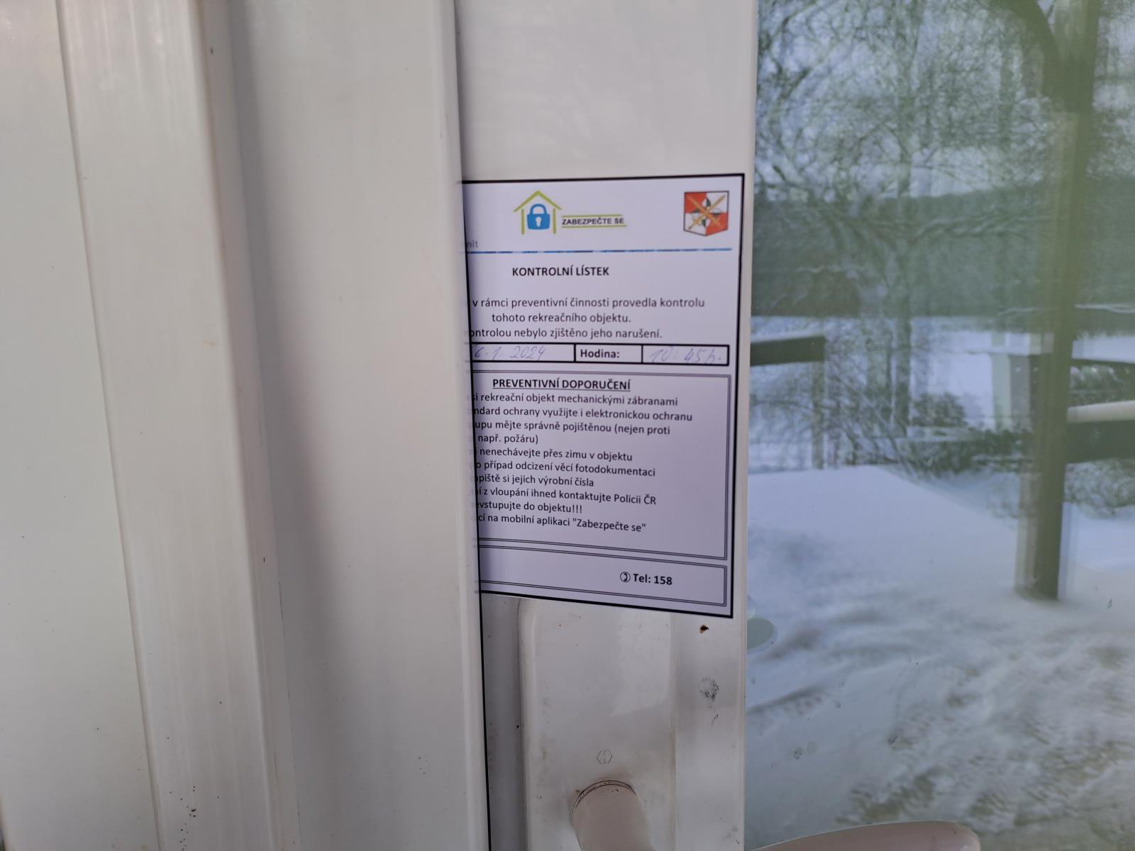 Kontrola rekreačních chatových oblastí policisty