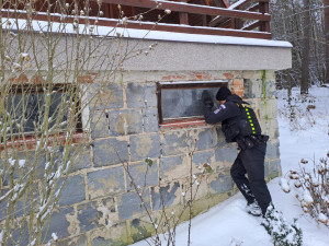 Kontrola rekreačních chatových oblastí policisty