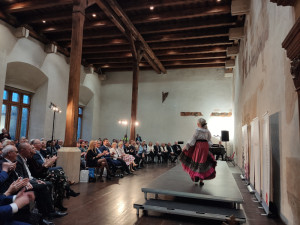 Netradiční přehlídka historických kostýmů připomněla závažnost rakoviny. Modely se stali sami pacienti