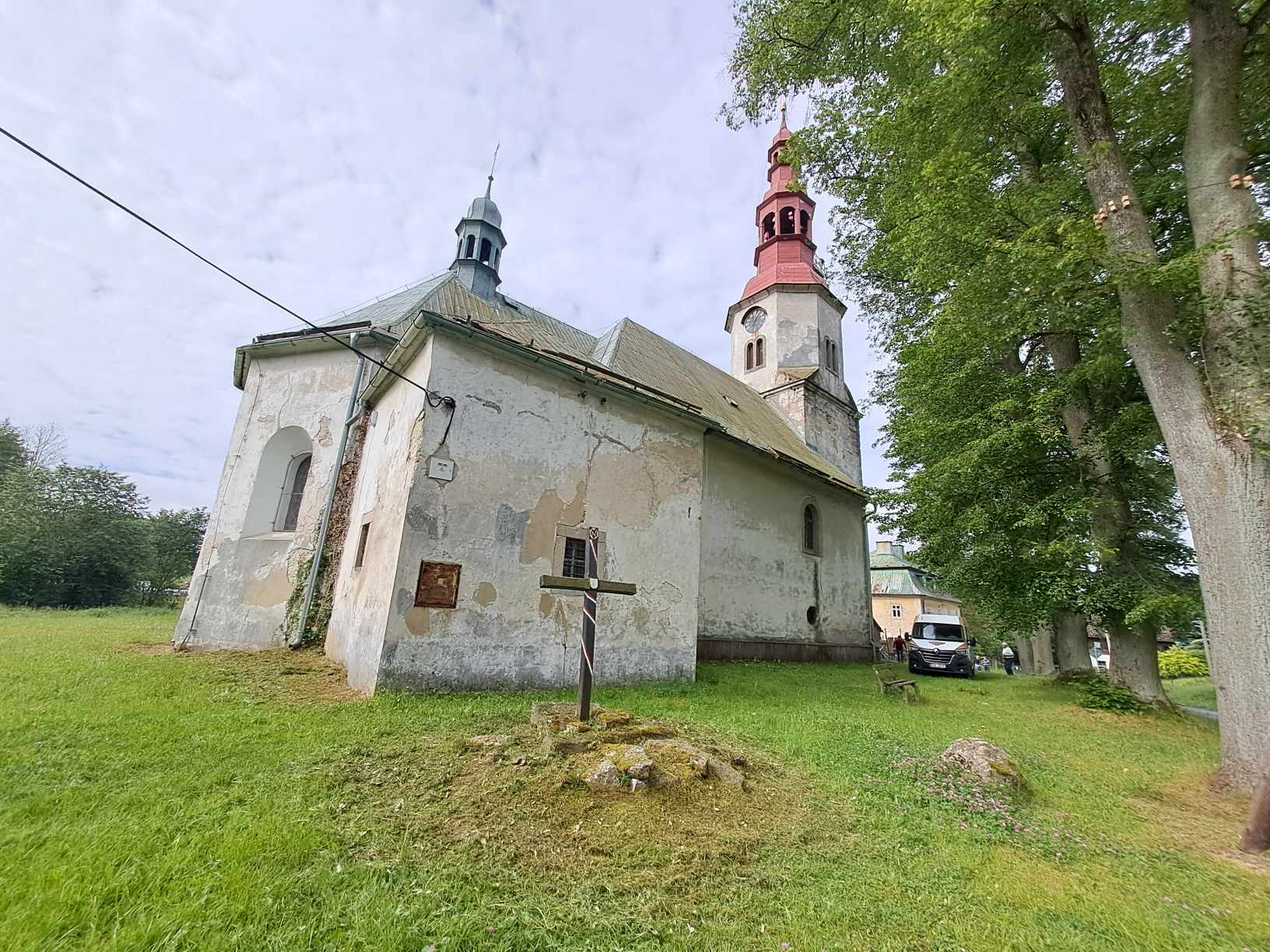 Snášení věžních hodin z kostela sv. Maxmilána v Křižanech