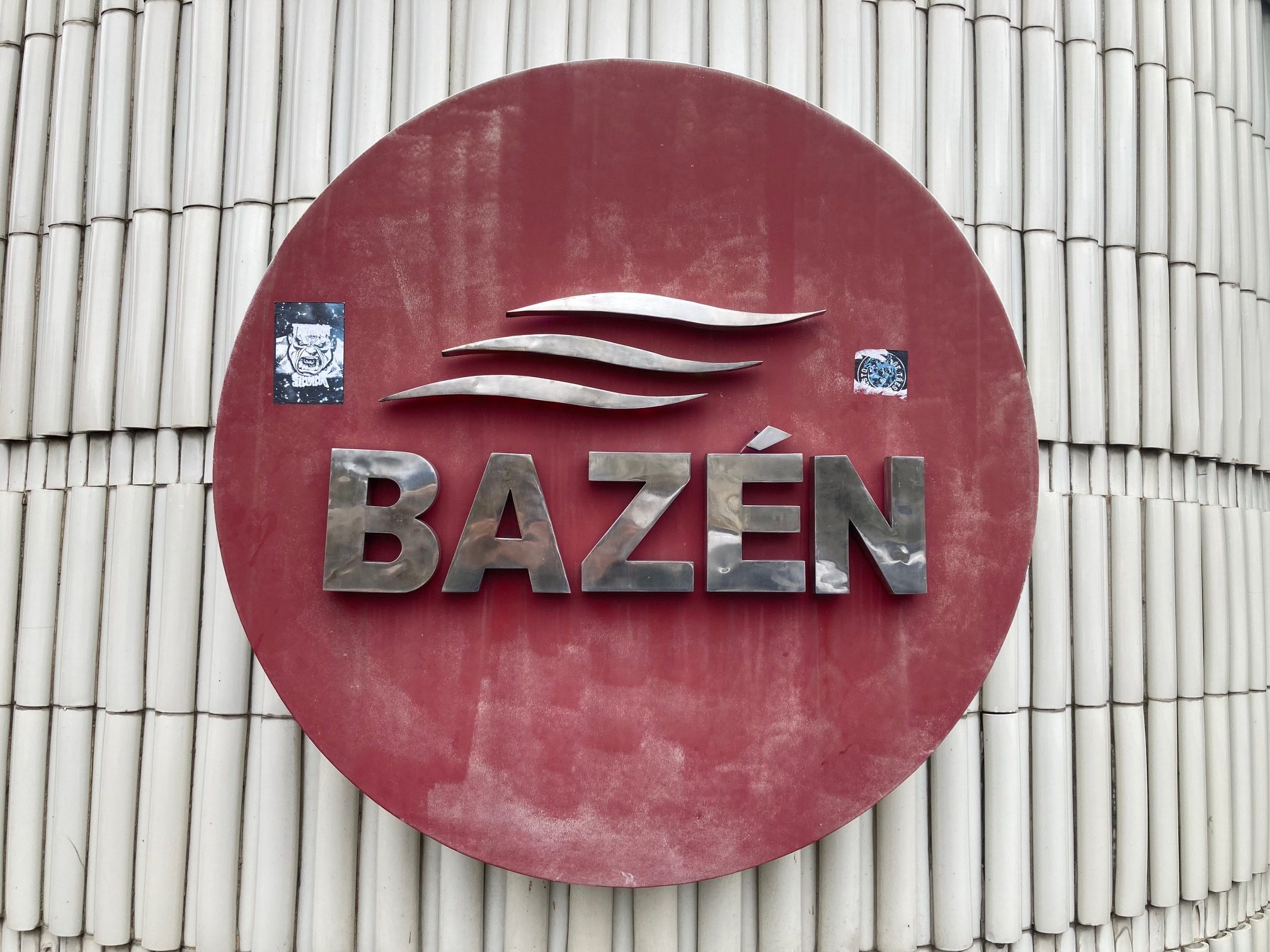 Bazén Liberec před rekonstrukcí, předání staveniště dodavateli a vizualizace budoucí podoby interiéru.