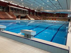 Bazén Liberec před rekonstrukcí, předání staveniště dodavateli a vizualizace budoucí podoby interiéru.