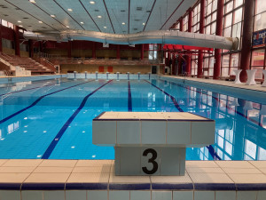 Bazén Liberec před rekonstrukcí, předání staveniště dodavateli a vizualizace budoucí podoby interiéru.