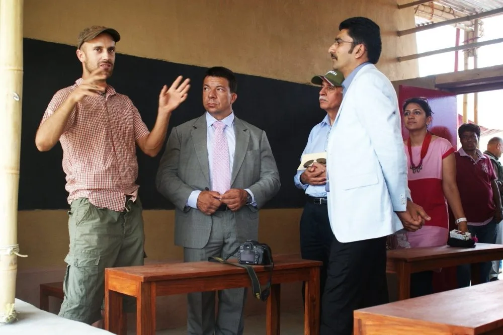 Provedení české delegace nově otevřenou školou