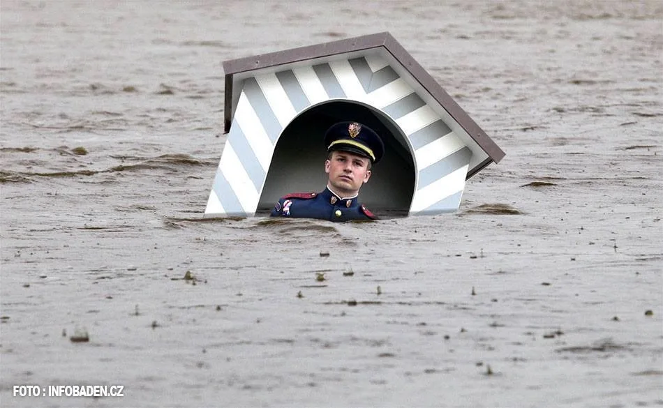 Hradní stráž a její pomoc při záplavách.