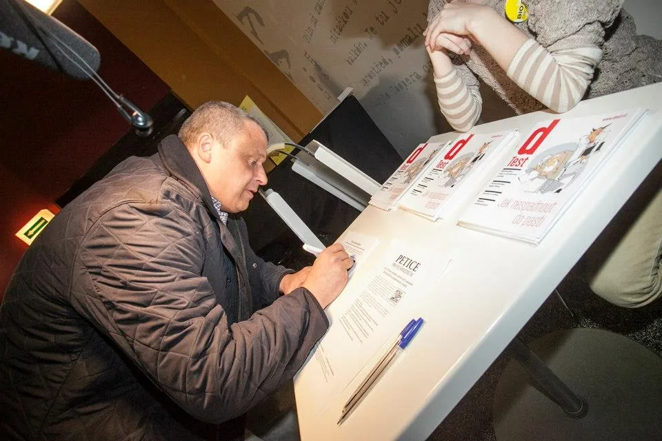 Petici podepsal i ředitel PRAKUL Roman Vaněk. Foto: Facebook Šmejdi