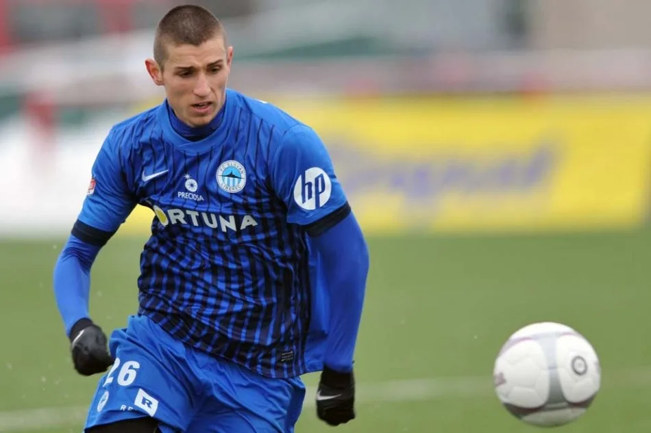 Lukáš Szabo v zimním zápase Tipsport ligy v dresu Slovanu. Foto: Jaroslav Appeltauer