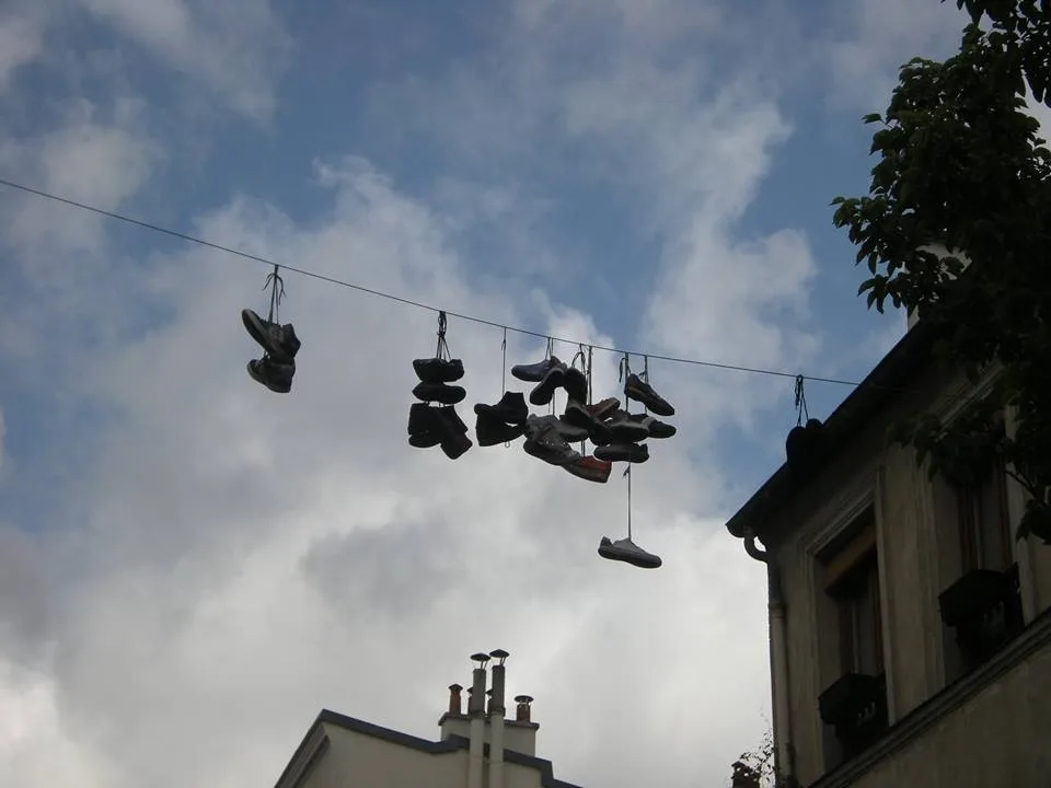 Shoe tossing v Liberci.  Autor: Divadlo F.X. Kalby