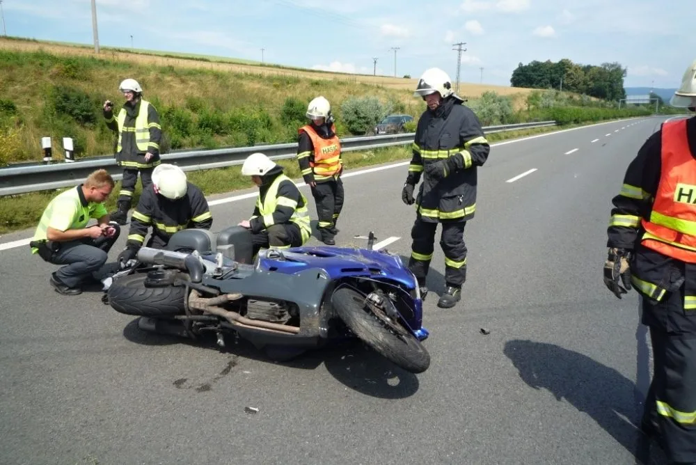 Nehoda motocyklu. Ilustrační foto: HZSLK