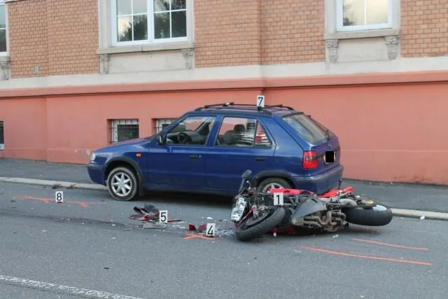 Nehoda motocyklu v Jablonci nad Nisou. Foto: Policie ČR
