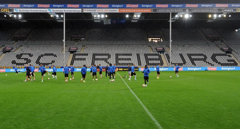 Stadion ve Freiburgu pojme 25 tisíc fanoušků. Asi dvě stovky přijedou z Liberce.