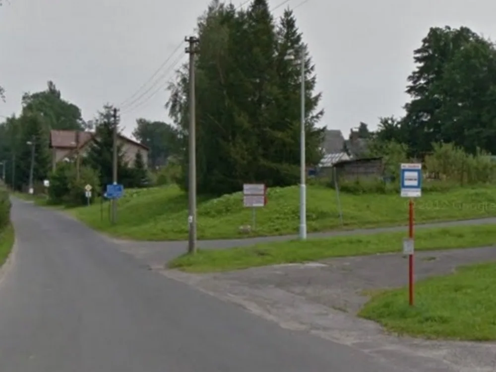 Minkovická ulice je teď rozkopaná. Zastávka Minkovice kovárna je zrušená. Foto: google.cz
