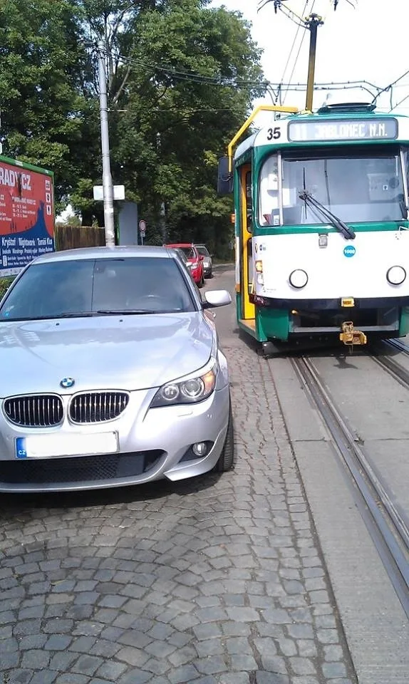 Někdy je u parkování třeba přemýšlet.