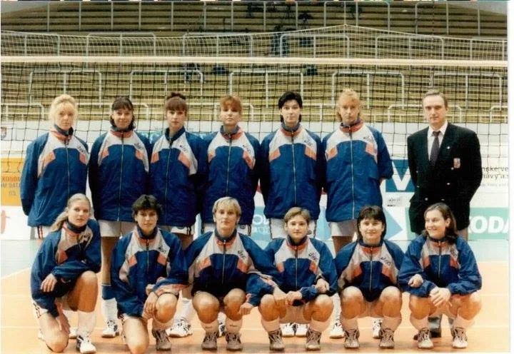Už téměř historická fotka. Zdena Lokšová stojí jako druhá zleva.