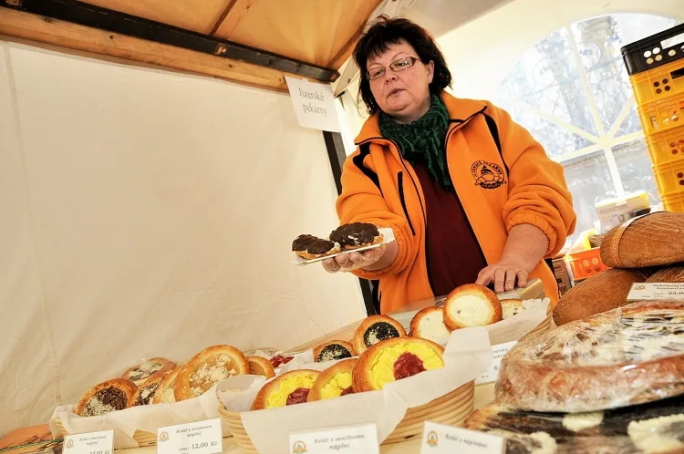 Koláčky mohl před radnicí ochutnat každý. Foto: MML/Jan Král