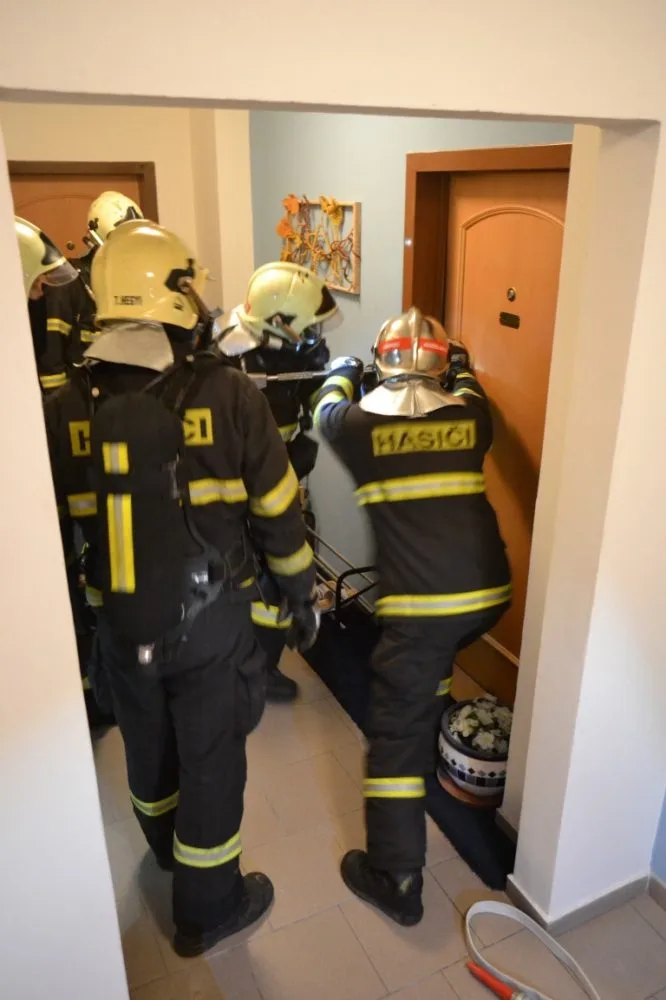 Požár v ulici Boženy Němcové. Foto: HZSLK