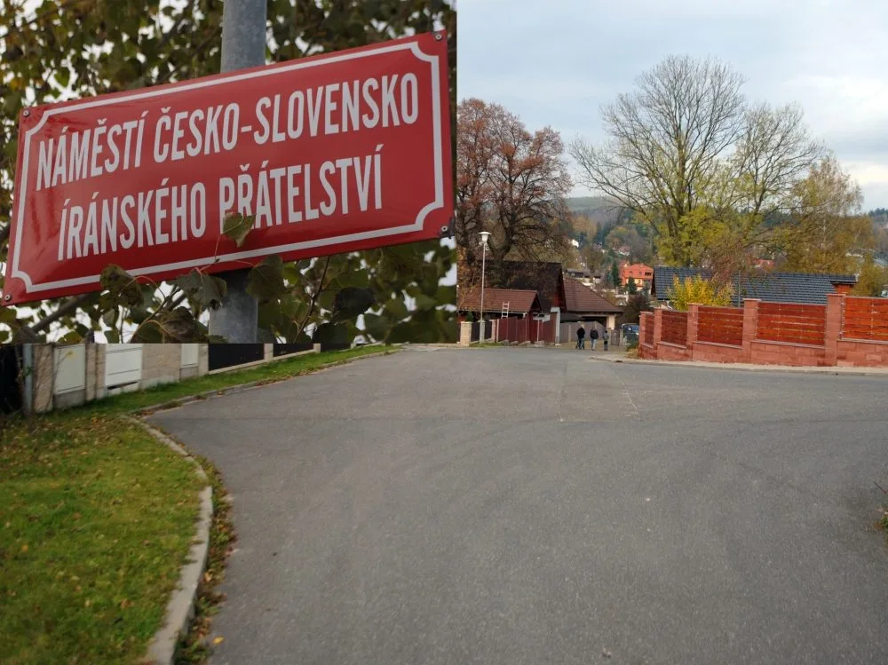 To je přátelství. Takové náměstí máme určitě jen v Liberci