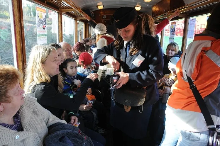 Historická tramvaj vyjela na státní svátek na slavnostní projížďku. Foto: MML/Jan Král