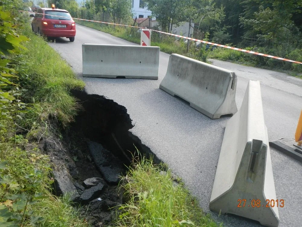 Poškozený propustek v Kateřinské ulici. Foto: Kraj-lbc.cz