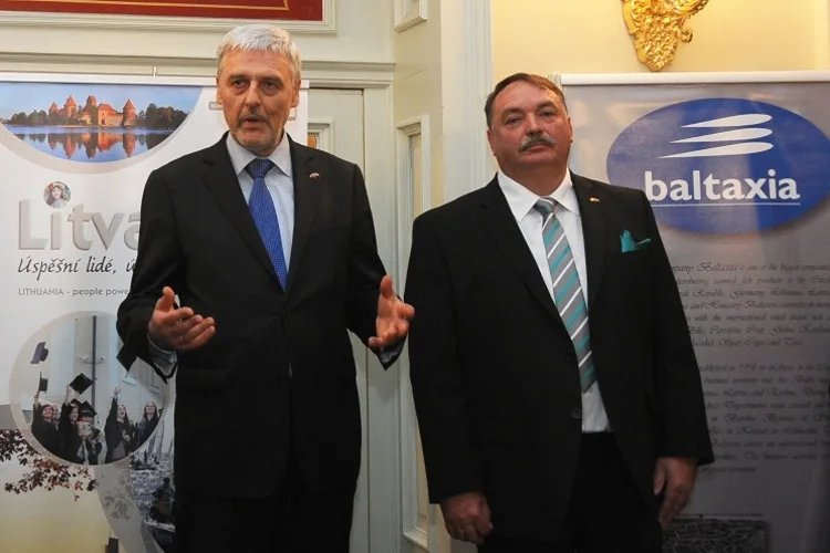 Konzul Saulius Bazevičius vlevo na snímku. Foto: MML/Jan Vrabec