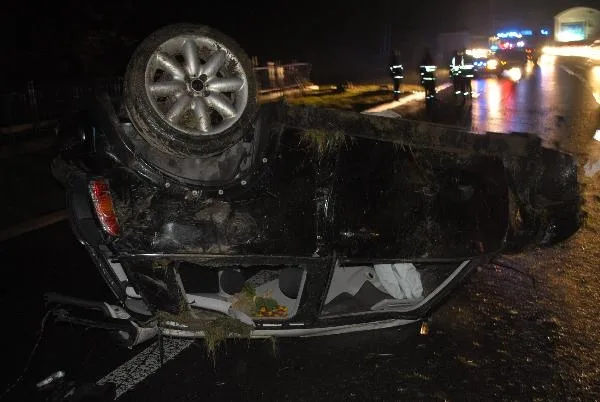 Mini Cooper se při nárazu otočil na střechu. Foto: Policie ČR
