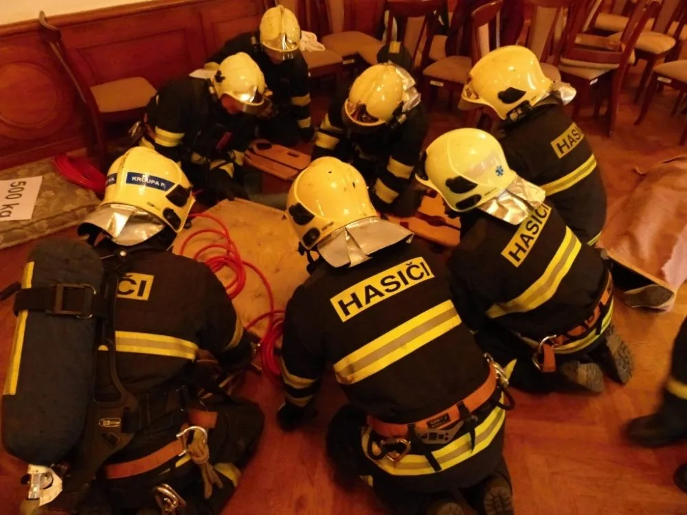 Čtrvteční cvičení v kasárnách. Foto: HZSLK