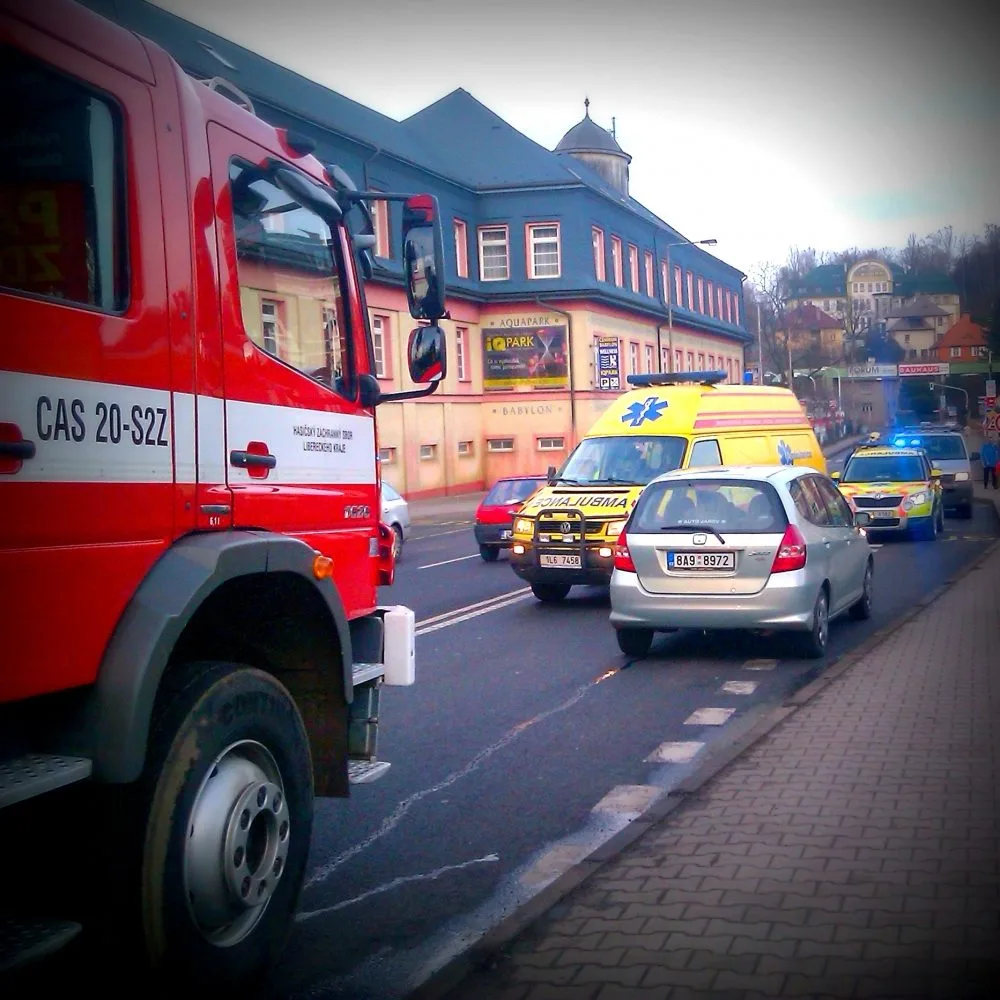 Auto srazilo v Košické ulici chodce