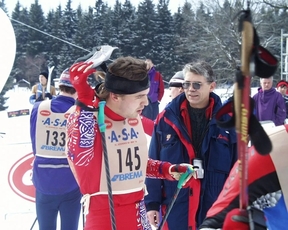 Ředitel závodu Jizerská 50 Josef Vild v roce 2001 na startu na Nové Louce