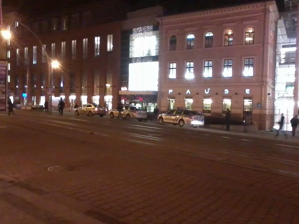 Policisté uzavřeli okolí Fora. Foto: Anna Ježková