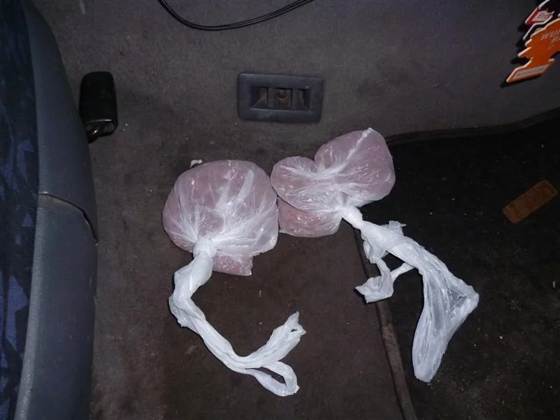 V dalším autě našli celníci tablety pod nohama spolujezdce. Foto: Celní správa