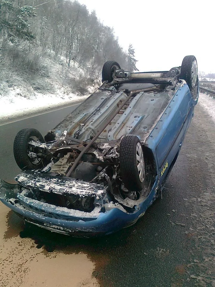 Jedna z nehod na rychlostce mezi Libercem a Turnovem. Foto: Odtahová služba Říha.