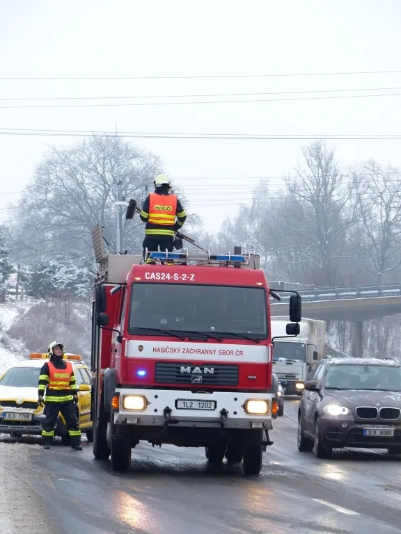 Nehoda u sjezdu na Jeřmanice. Foto: HZSLK