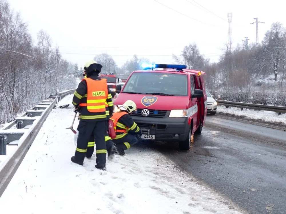 Nehoda u sjezdu na Jeřmanice. Foto: HZSLK