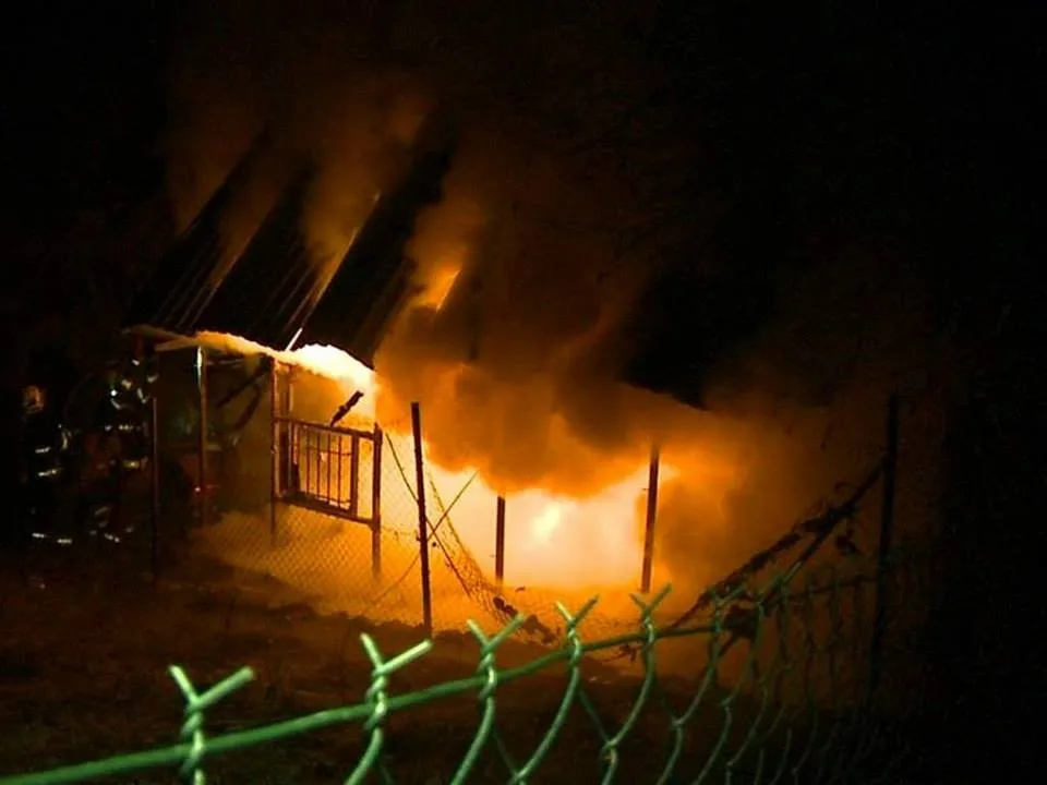 Noční požár na Nové Rudě. Foto: Hasiči Horni Hanychov