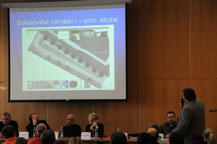 Pondělní debata o podobě Sokolovského náměstí. Foto: Jan Král
