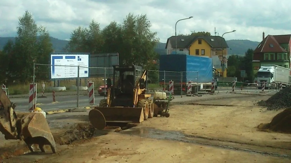 Křižovatka dostane nový kruhový objezd. Foto: Jiří Langer