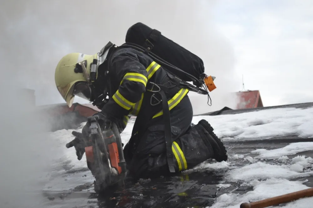 V Hanychově zasahovaly tři jednotky hasičů. Foto: HZSLK