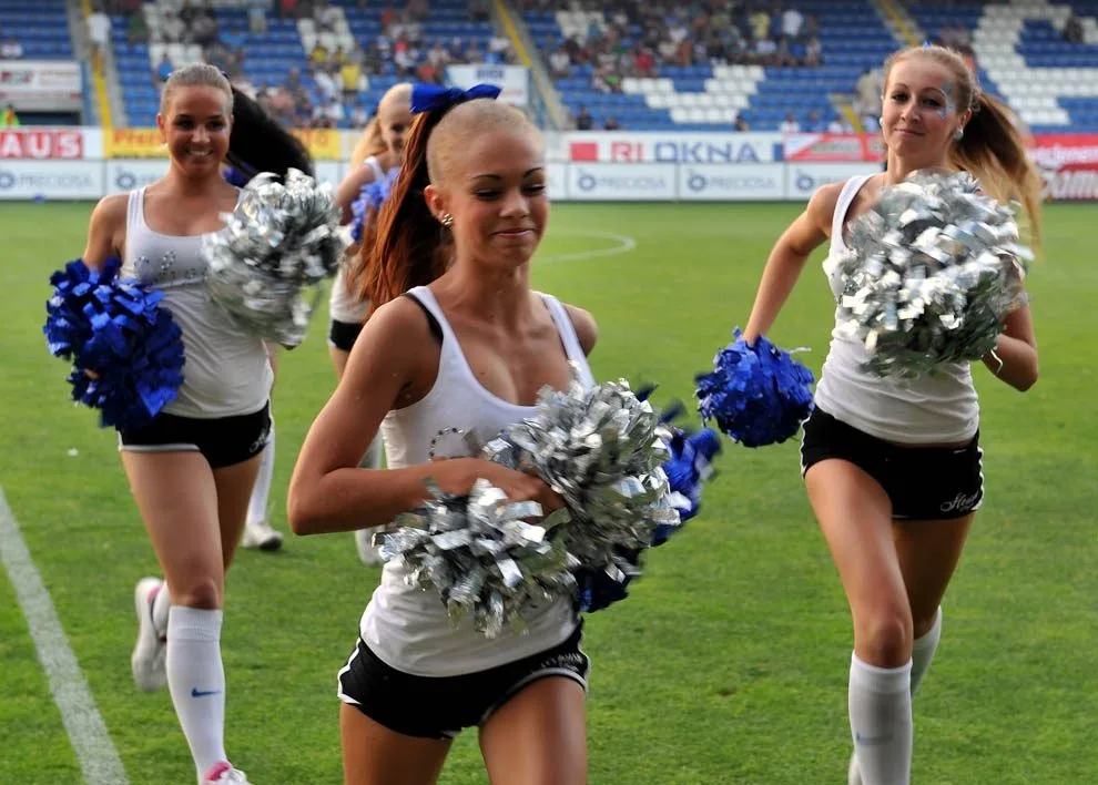 Cheerleaders Slovanu vystoupí ve fanzóně. Foto: Jaroslav Appeltauer