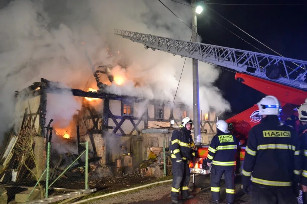 Na Frýdlantsku lehlo popelem stavení plné zvířat. Foto: HZSLK