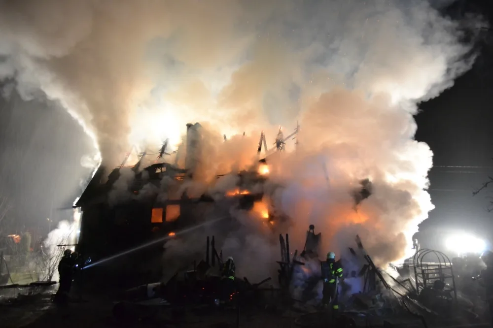 Na Frýdlantsku lehlo popelem stavení plné zvířat. Foto: HZSLK