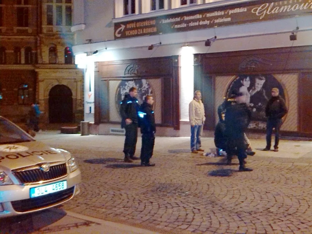 Potyčku odnesl třiačtyřicetiletý muž.