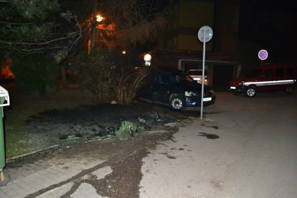 Požár popelnic. Foto: HZSLK